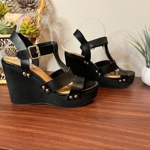 NWOT Steve Madden Wynn Studded Wedge Platform Sandals Sz 9